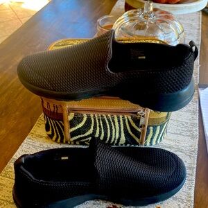 Sketchers GoGo Max Shoes